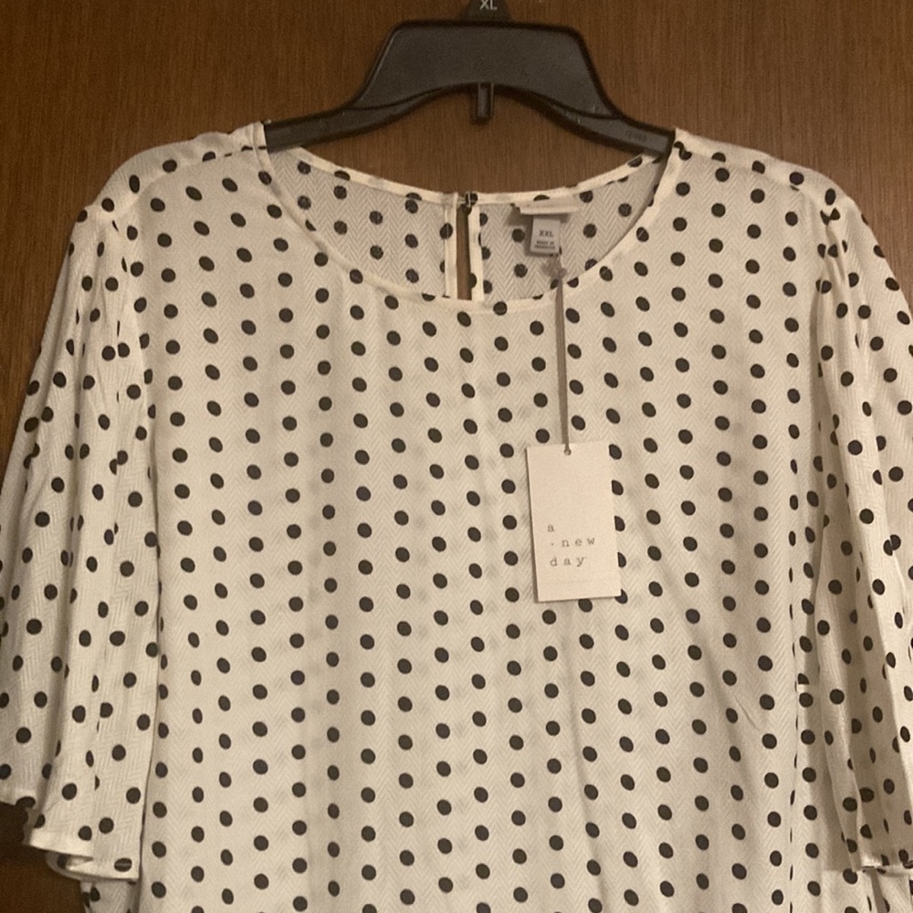 White and black polka dot Blouse. Size XXL. NEVER WORN